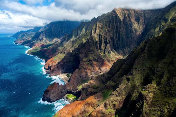 Why Is the Napali Coast Perfect for Snorkeling?